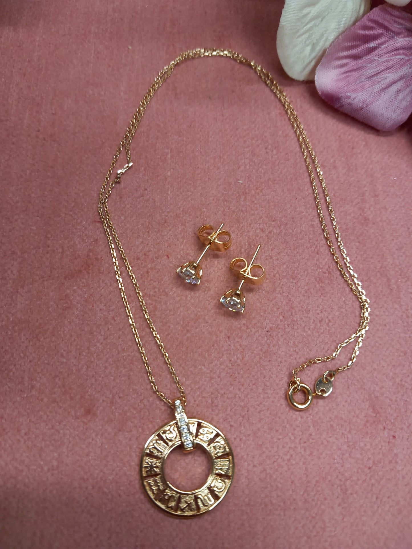Conjunto Pendientes de Brillante Tuerca de Acero + cadena + colgante de brillantes efecto Swarovski CIRCULO ZODIACAL.