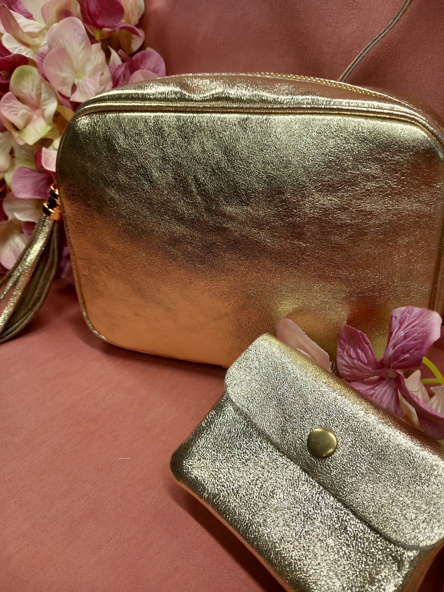 Bolso dorado imitación a la piel + Cartera de REGALO.