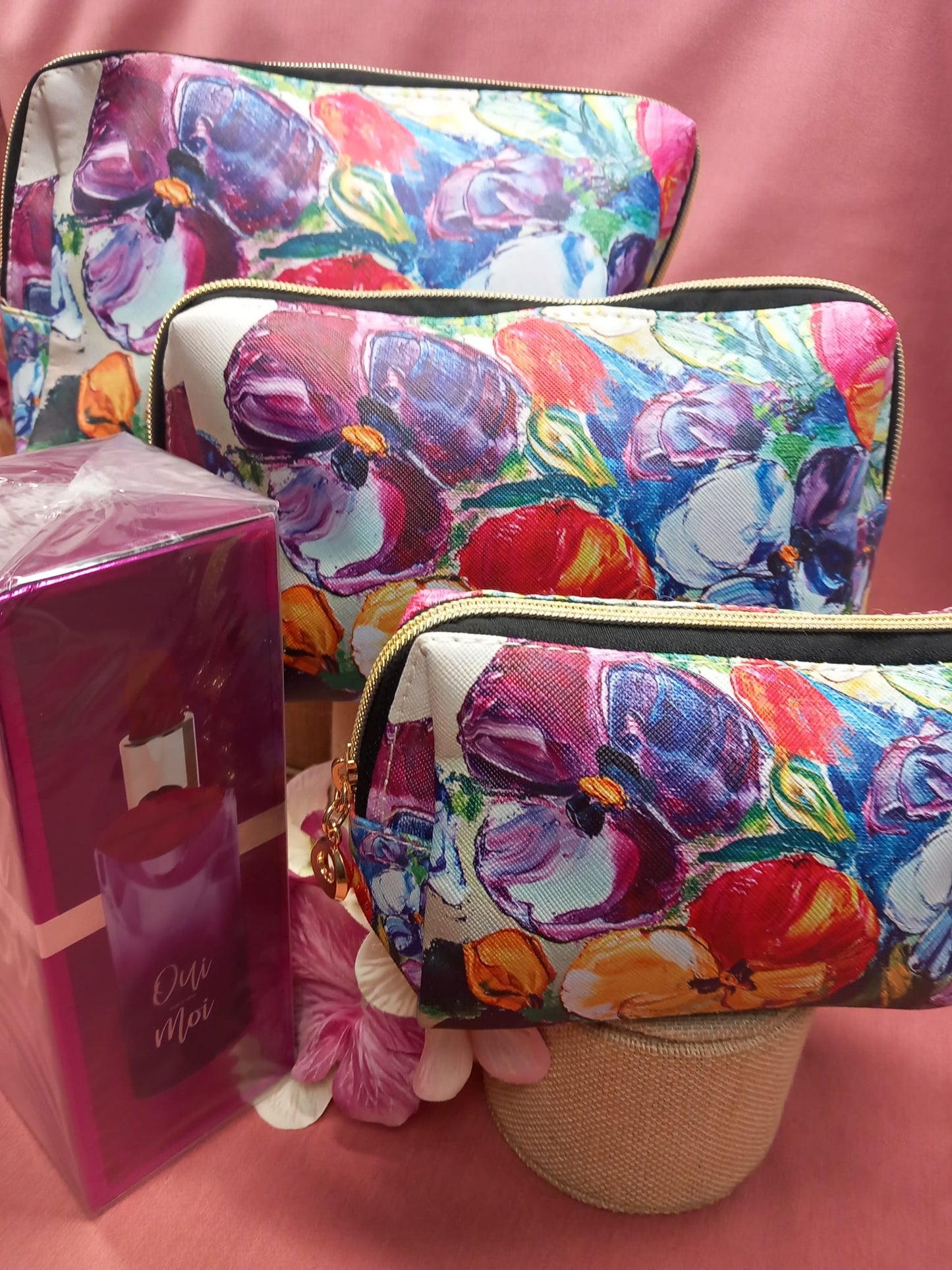 TOILET AND PERFUME SET
Set 3 Toilet Bags + GIFT PERFUME. 100ml