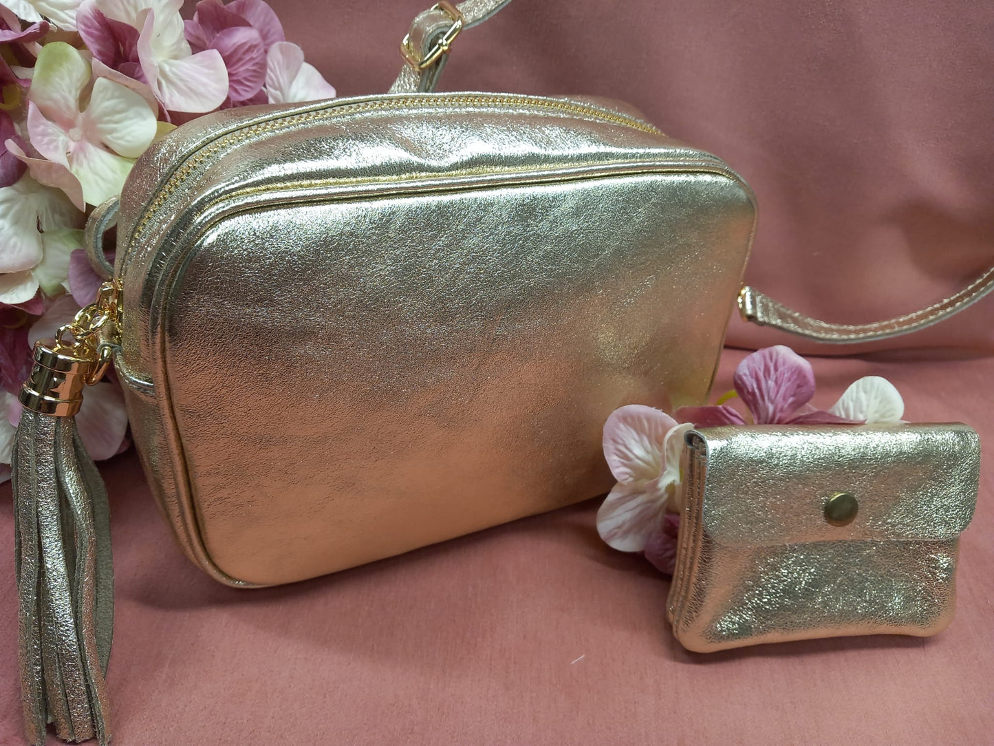 Bolso dorado imitación a la piel + Cartera de REGALO.