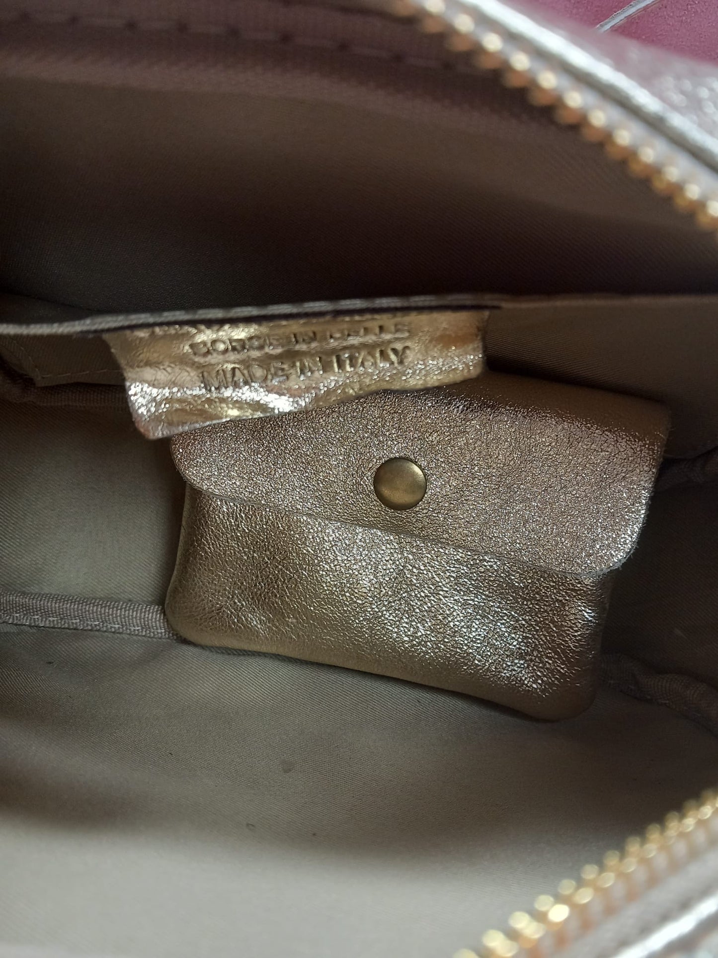 Bolso dorado imitación a la piel + Cartera de REGALO.