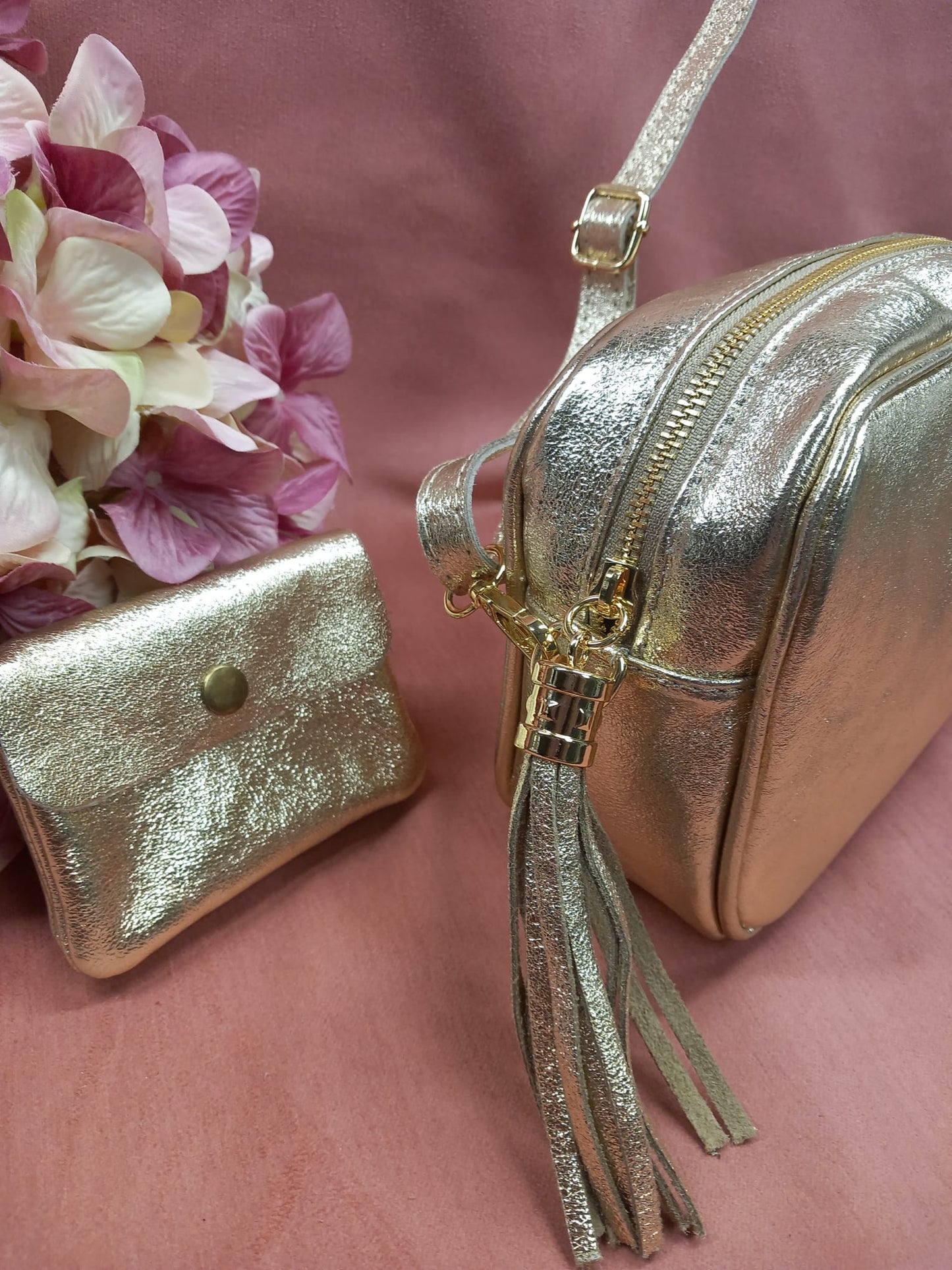 Bolso dorado imitación a la piel + Cartera de REGALO.