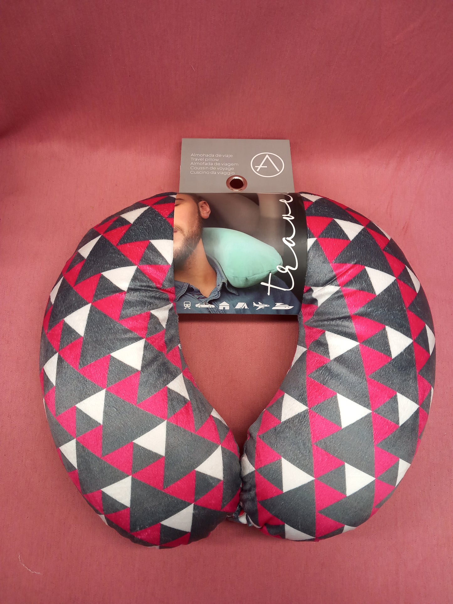 Almohada cojín de viaje en colores tonos gris y fucsia
