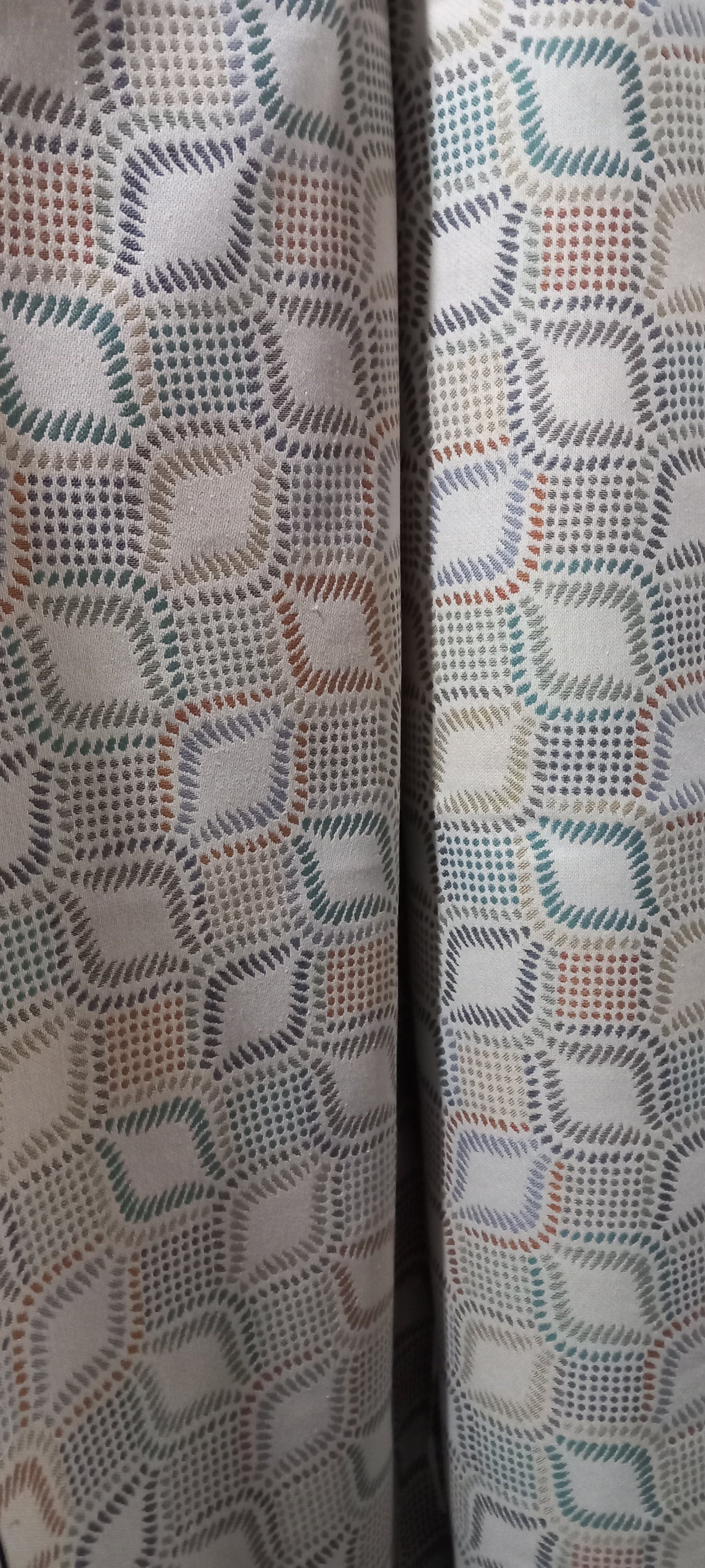 TELA DE ALGODÓN GOBELINO POR METROS,TESTOR TEXTIL CON ESTAMPADOS ÚNICOS. SE VENDE POR METROS Y CADA METRO ES DOBLE DE ANCHO.ENVÍO GRATIS SIN PEDIDO MÍNIMO.