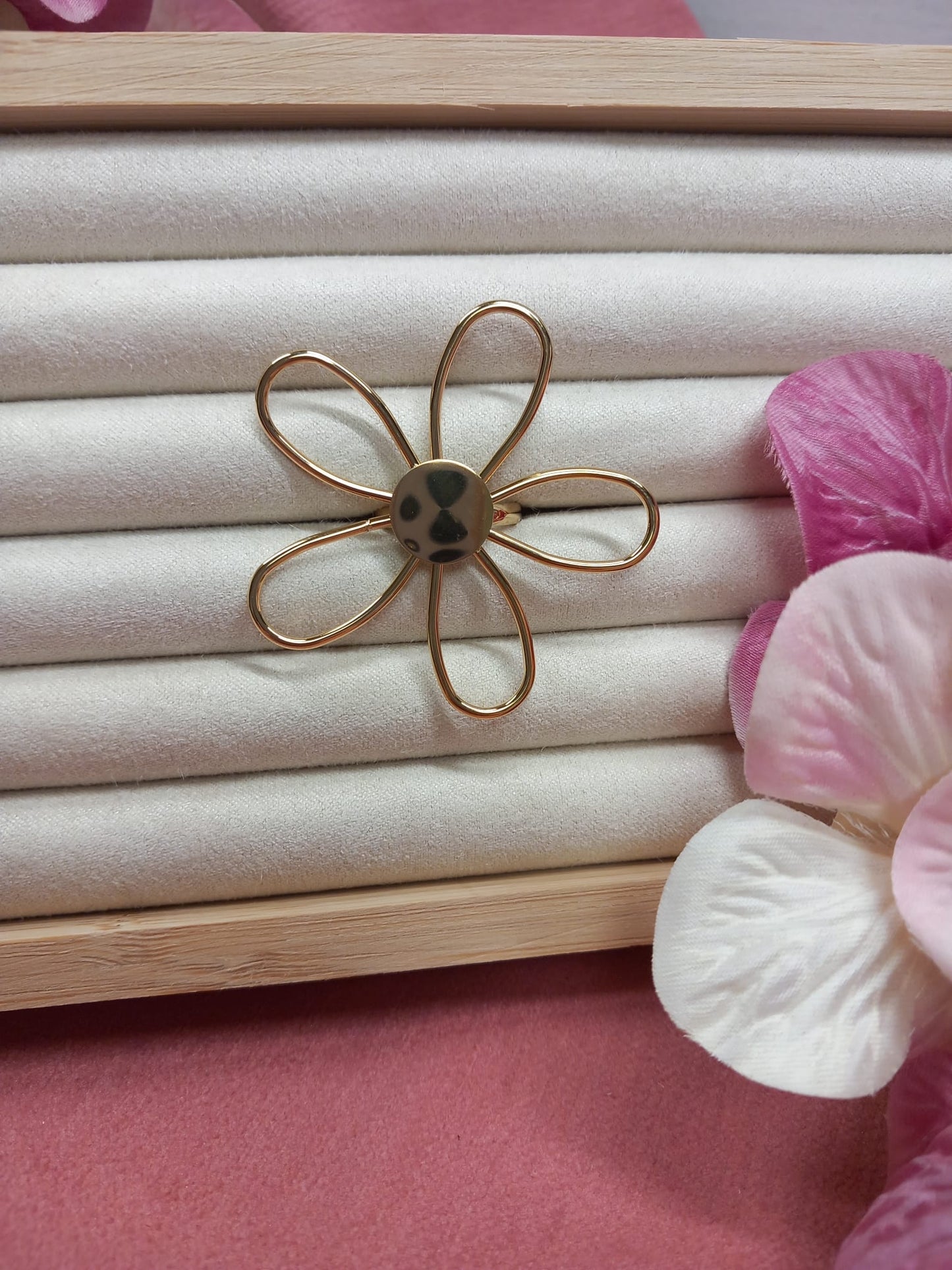 Anillo floral de moda