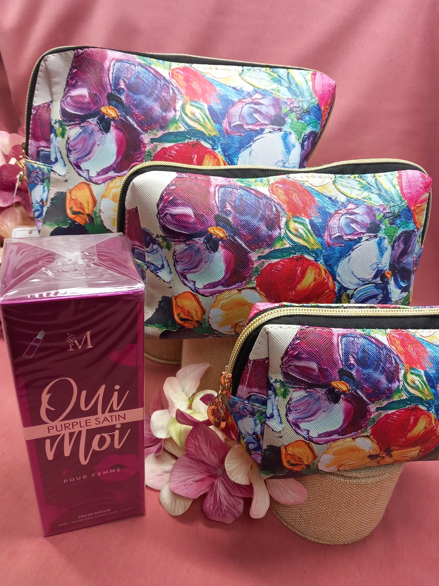 TOILET AND PERFUME SET
Set 3 Toilet Bags + GIFT PERFUME. 100ml