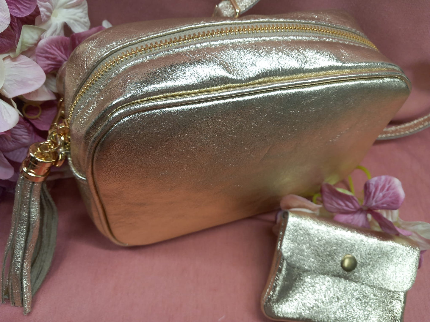 Bolso dorado imitación a la piel + Cartera de REGALO.