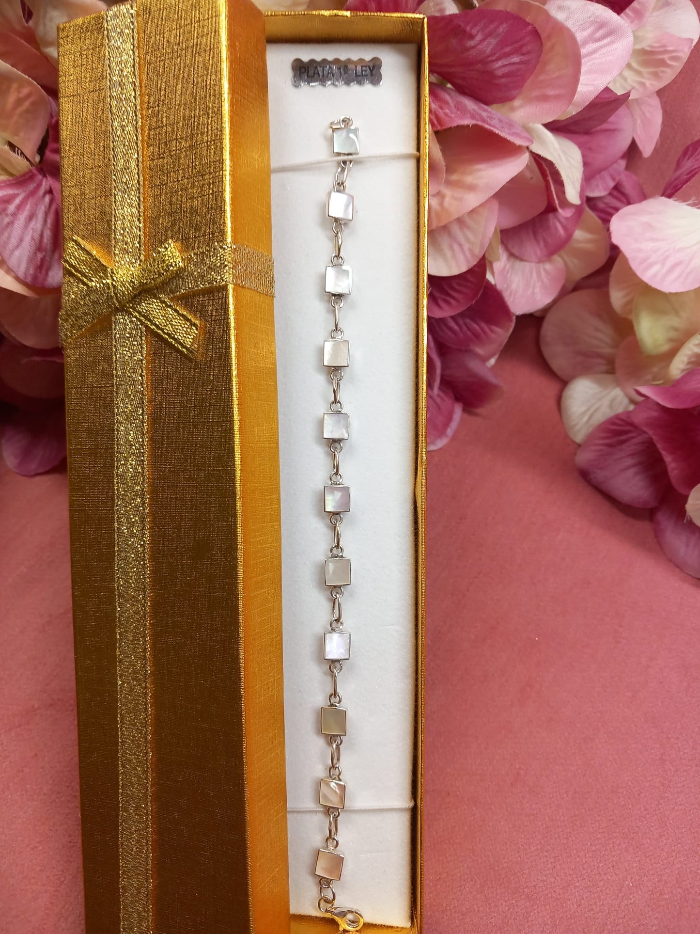 Pulsera Nácar de plata.Ajustable con mosquetón fuerte.Lujo low cost.Muy asequible y duradera.Plata auténtica.Detalles top tendencia especiales.