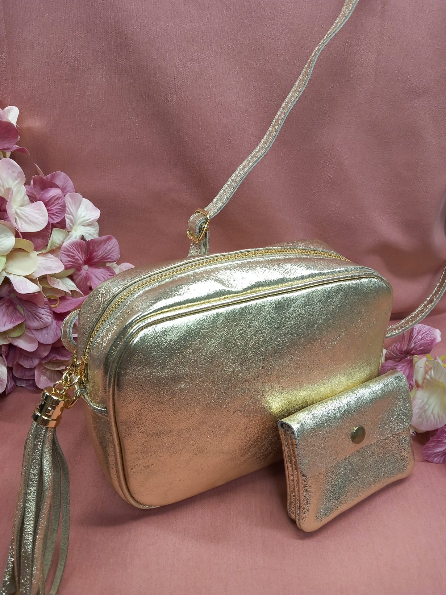 Bolso dorado imitación a la piel + Cartera de REGALO.