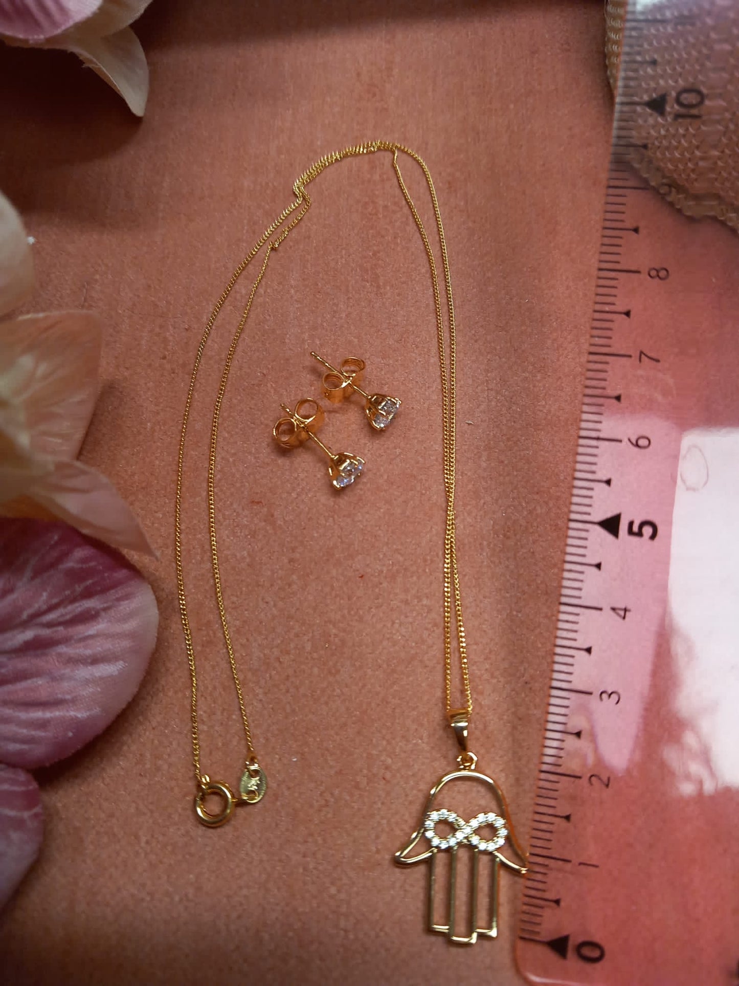Conjunto Pendientes de Brillante Tuerca de Acero + cadena + colgante de brillantes efecto Swarovski MANO DE FÁTIMA con INFINITO.