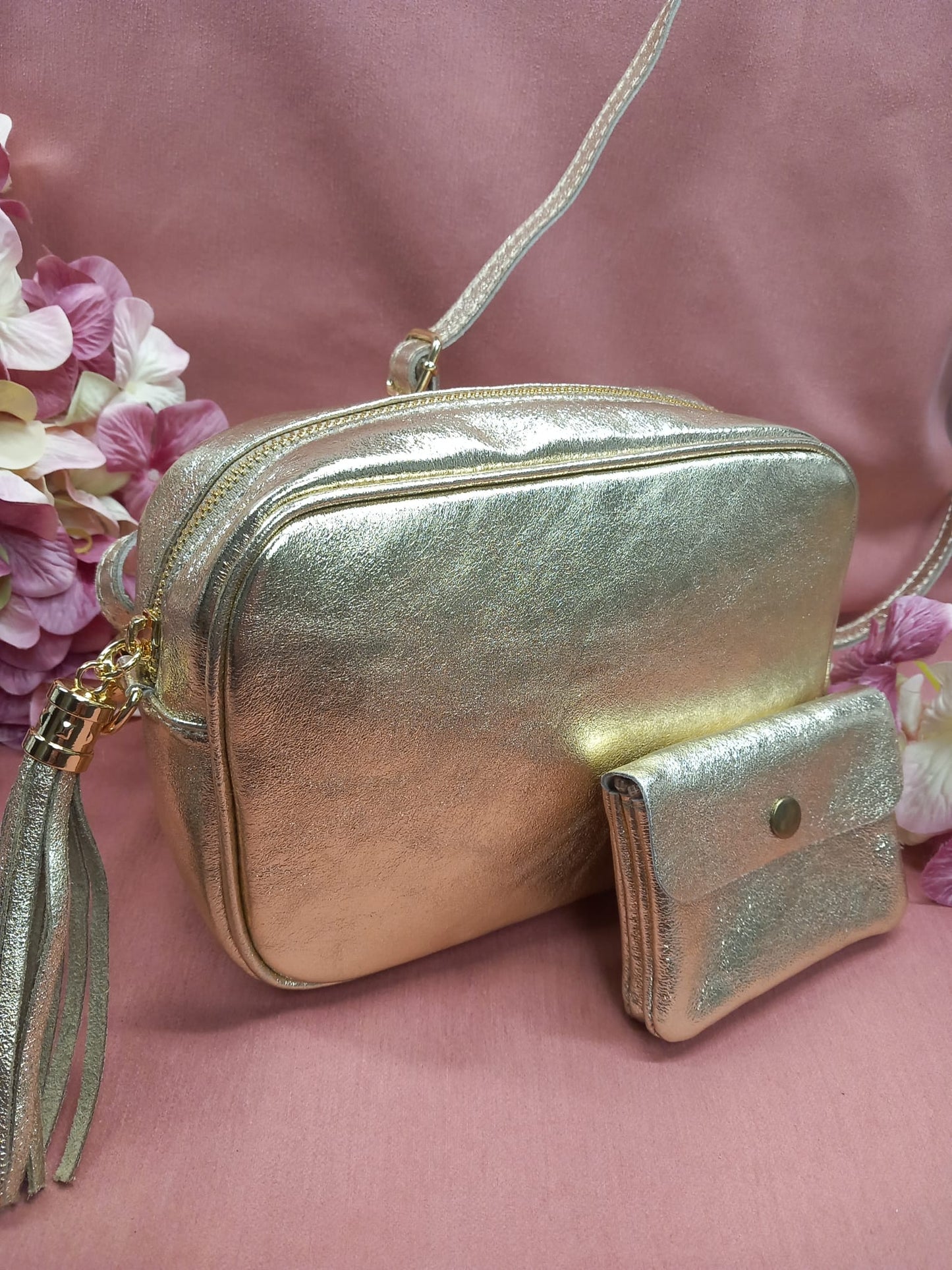 Bolso dorado imitación a la piel + Cartera de REGALO.