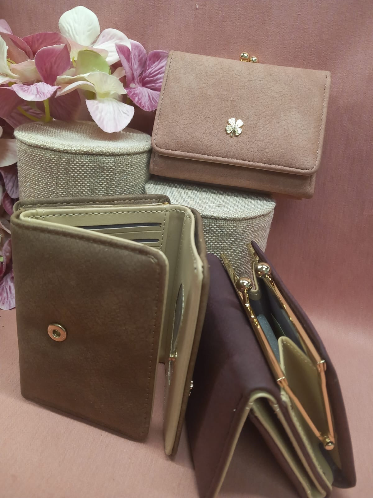 Carteras Trébol ♣️ Con cierre a presión y Broche.Multiples departamentos.