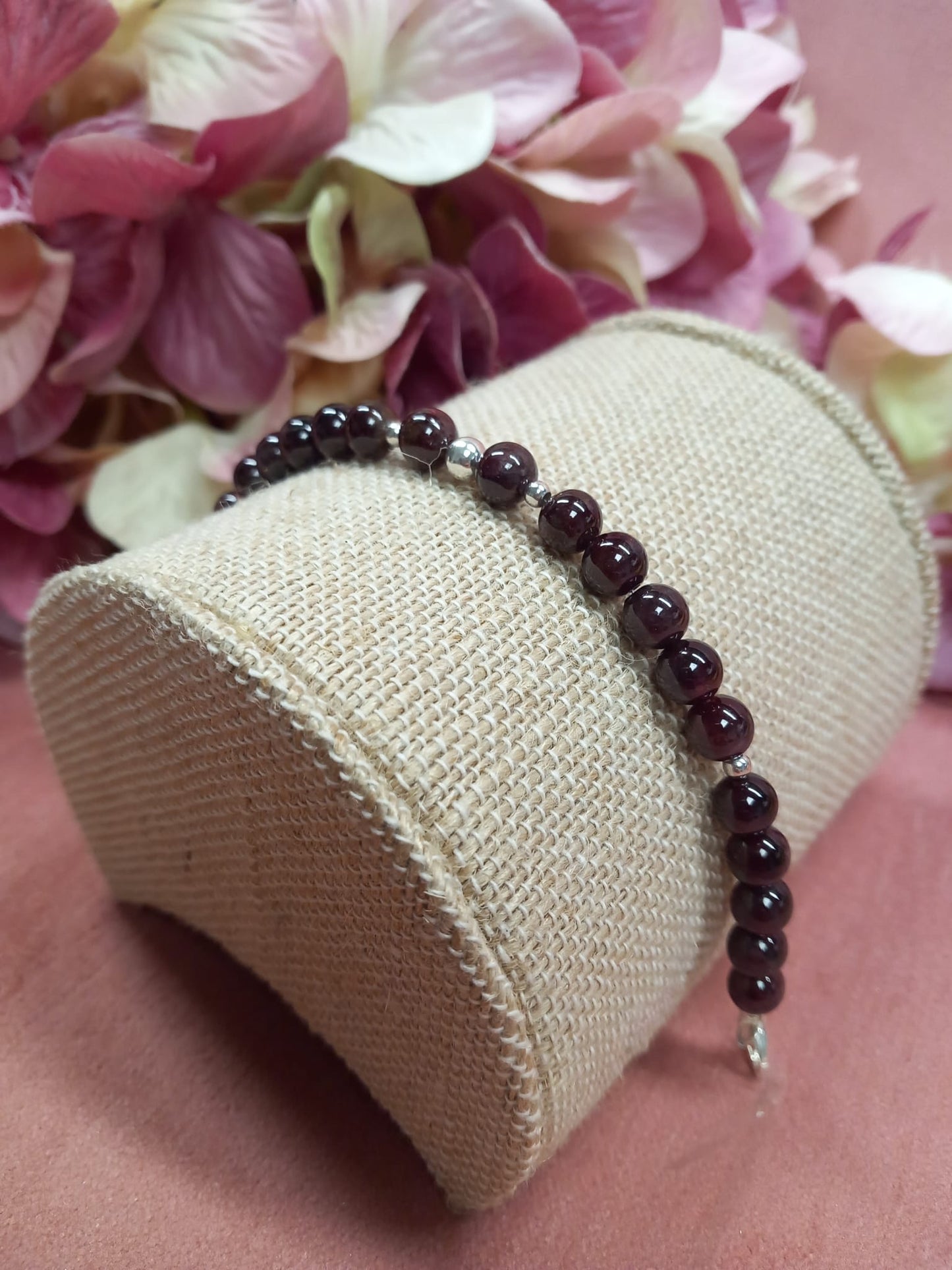 Bracelet en ARGENT avec Tourmalines Grenat Authentiques en forme de boules.