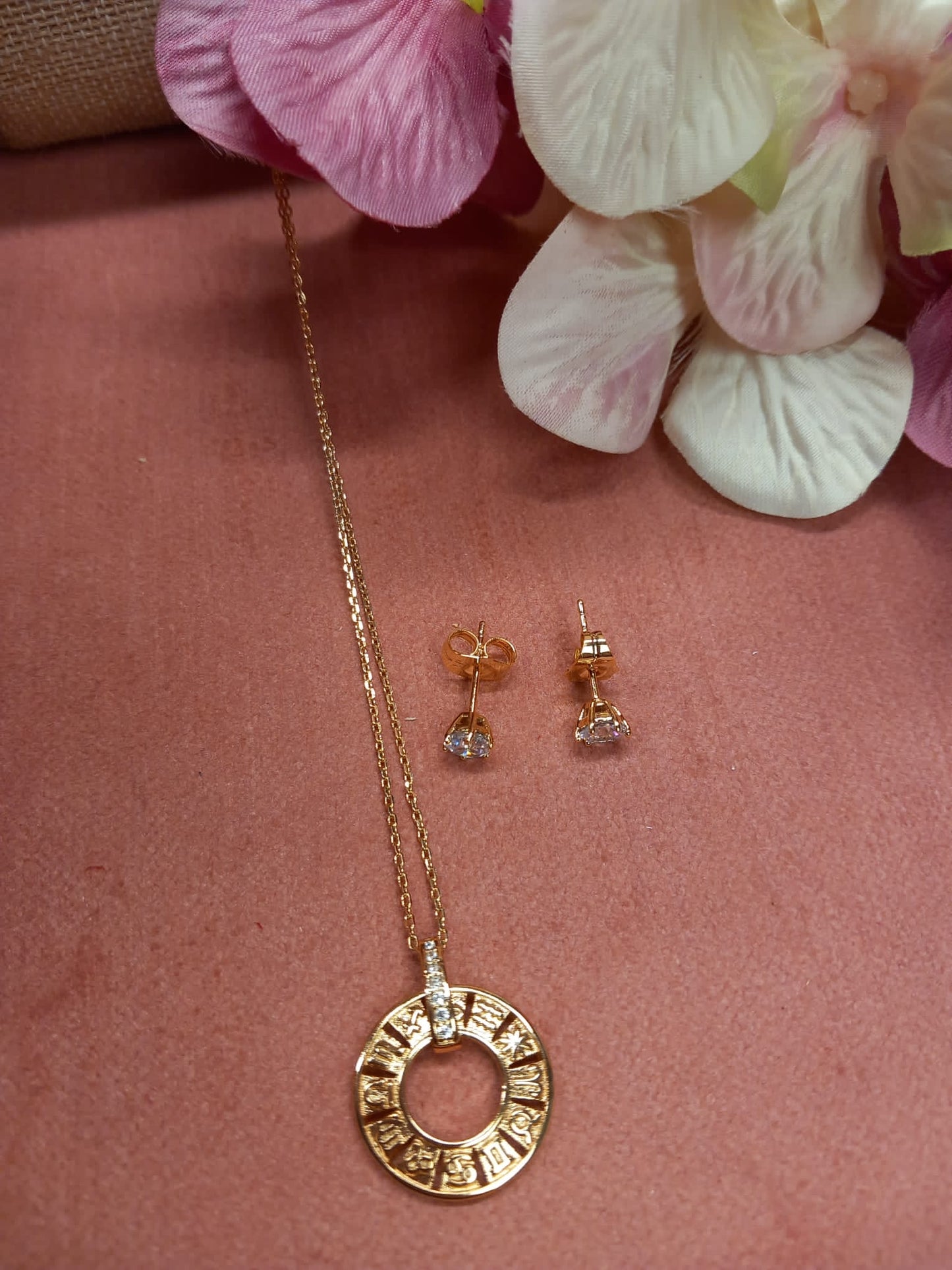 Conjunto Pendientes de Brillante Tuerca de Acero + cadena + colgante de brillantes efecto Swarovski CIRCULO ZODIACAL.