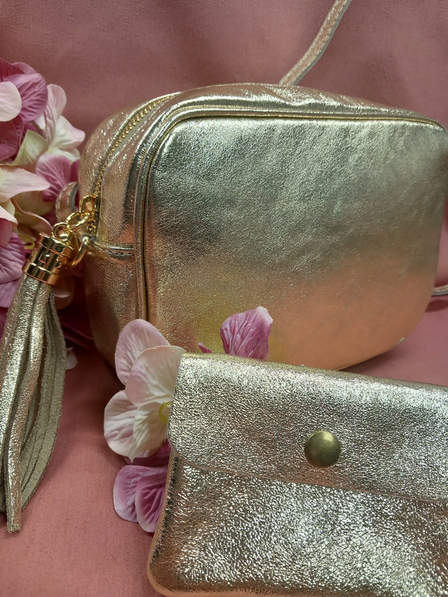 Bolso dorado imitación a la piel + Cartera de REGALO.