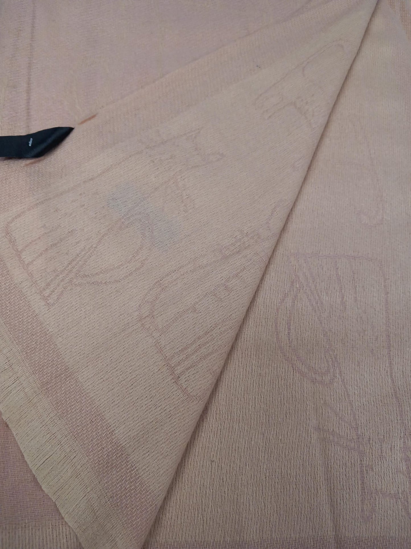 Discreta bufanda reversible en cashmere feeling con suave estampado de gatos