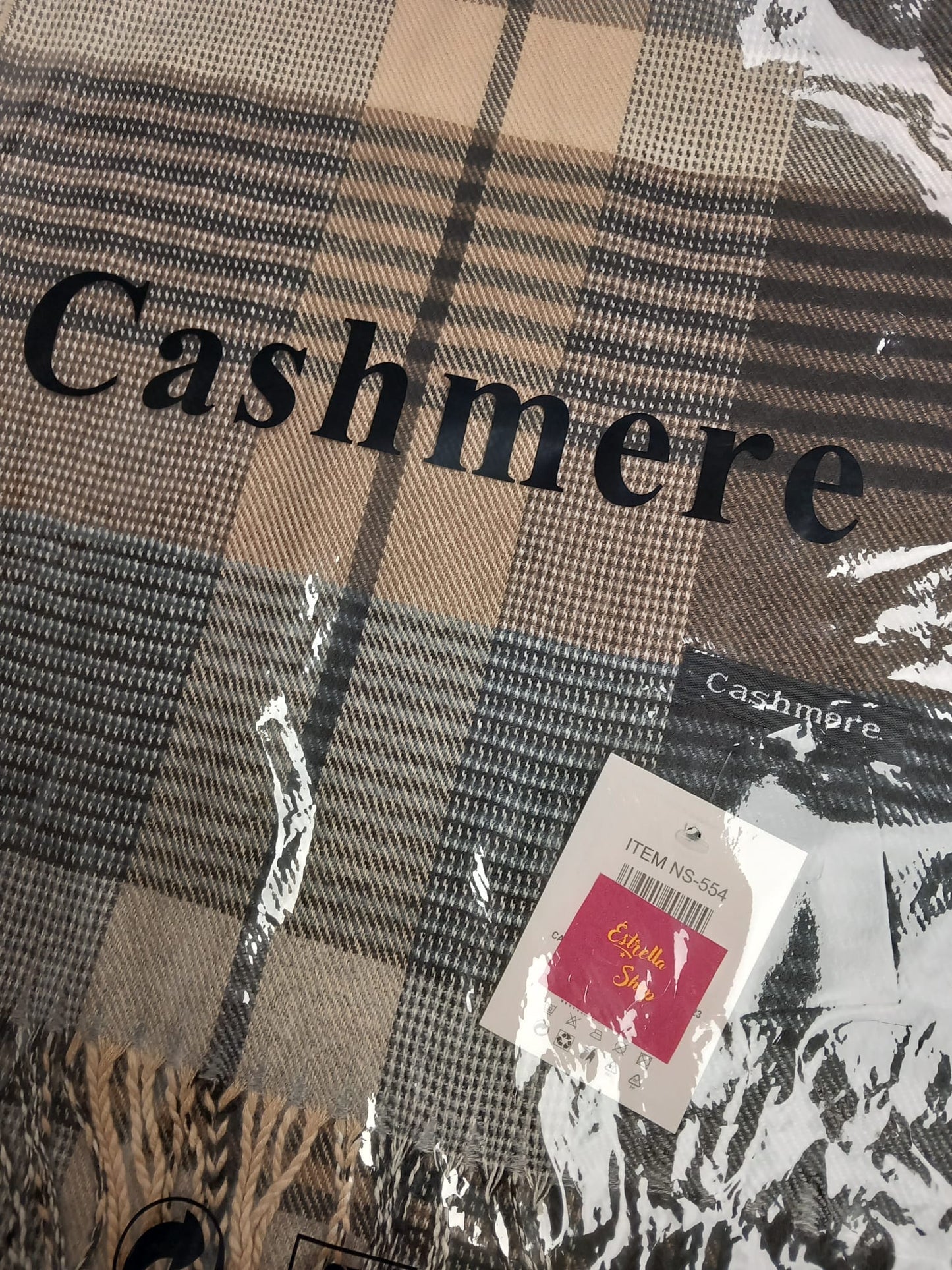 Suave bufanda reversible de hombre con flecos