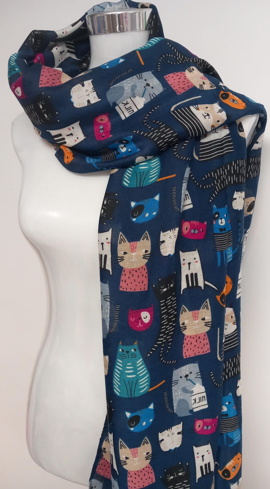 Pañuelo y pasmina reversible mis fieles gatos de colores