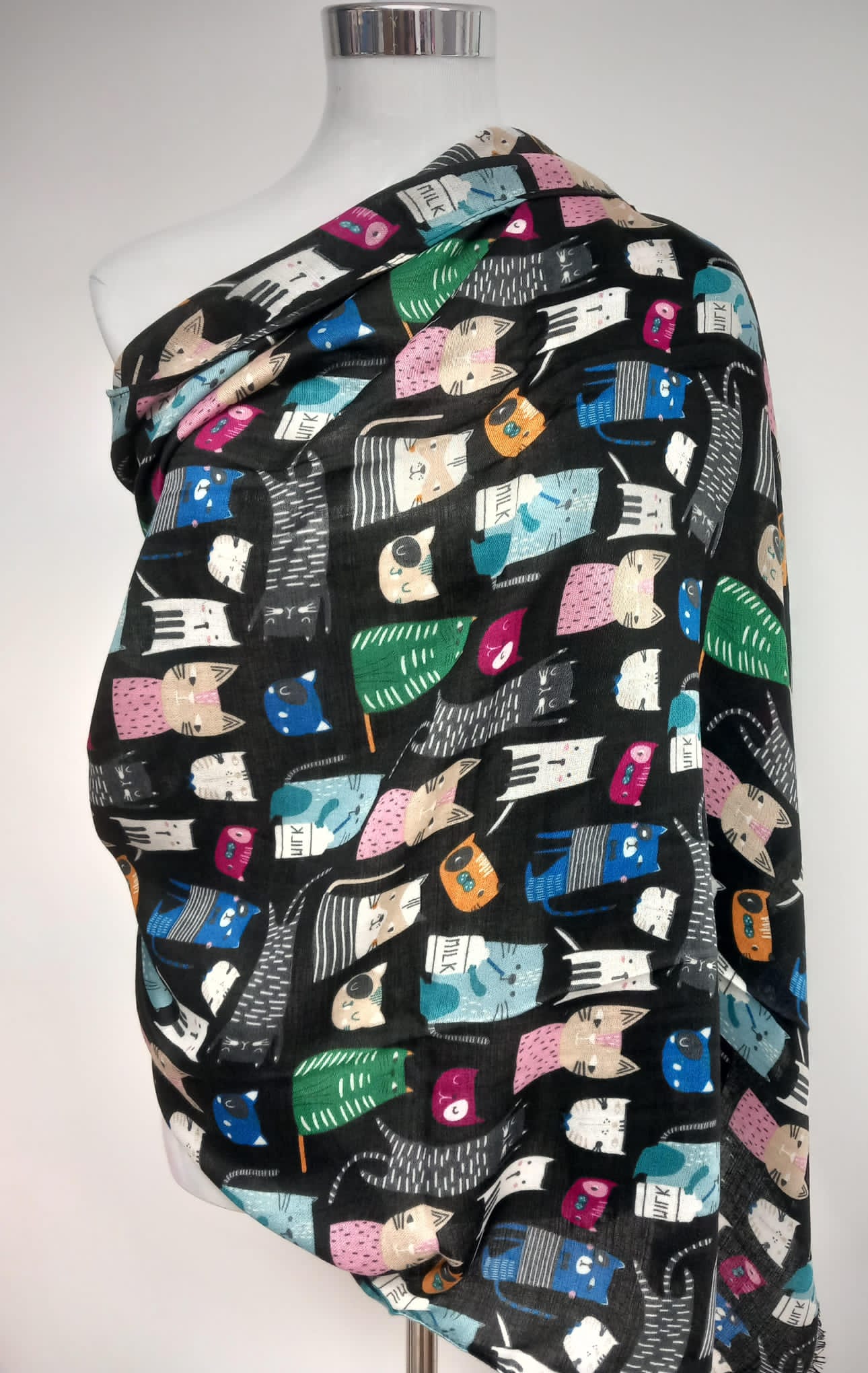 Pañuelo Pasmina reversible mis fieles gatos.