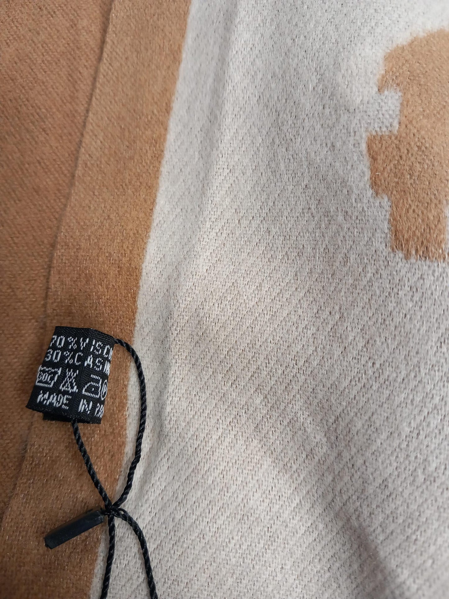 Écharpe réversible avec authentique cachemire Beloved Dogs.