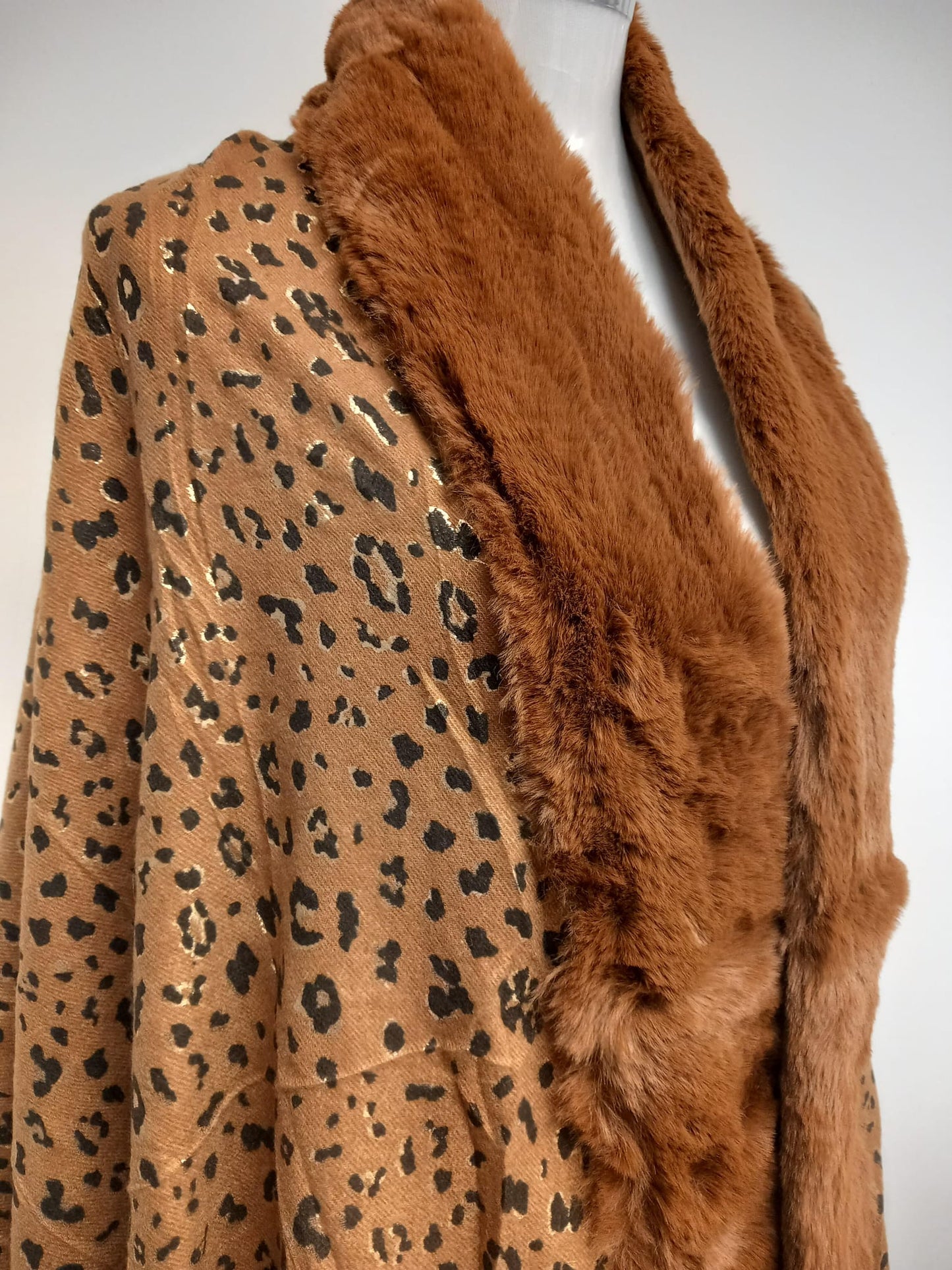 Faux Leather Cardigan Scarf in Cashmere touch with elegant Animal Print 🐆
