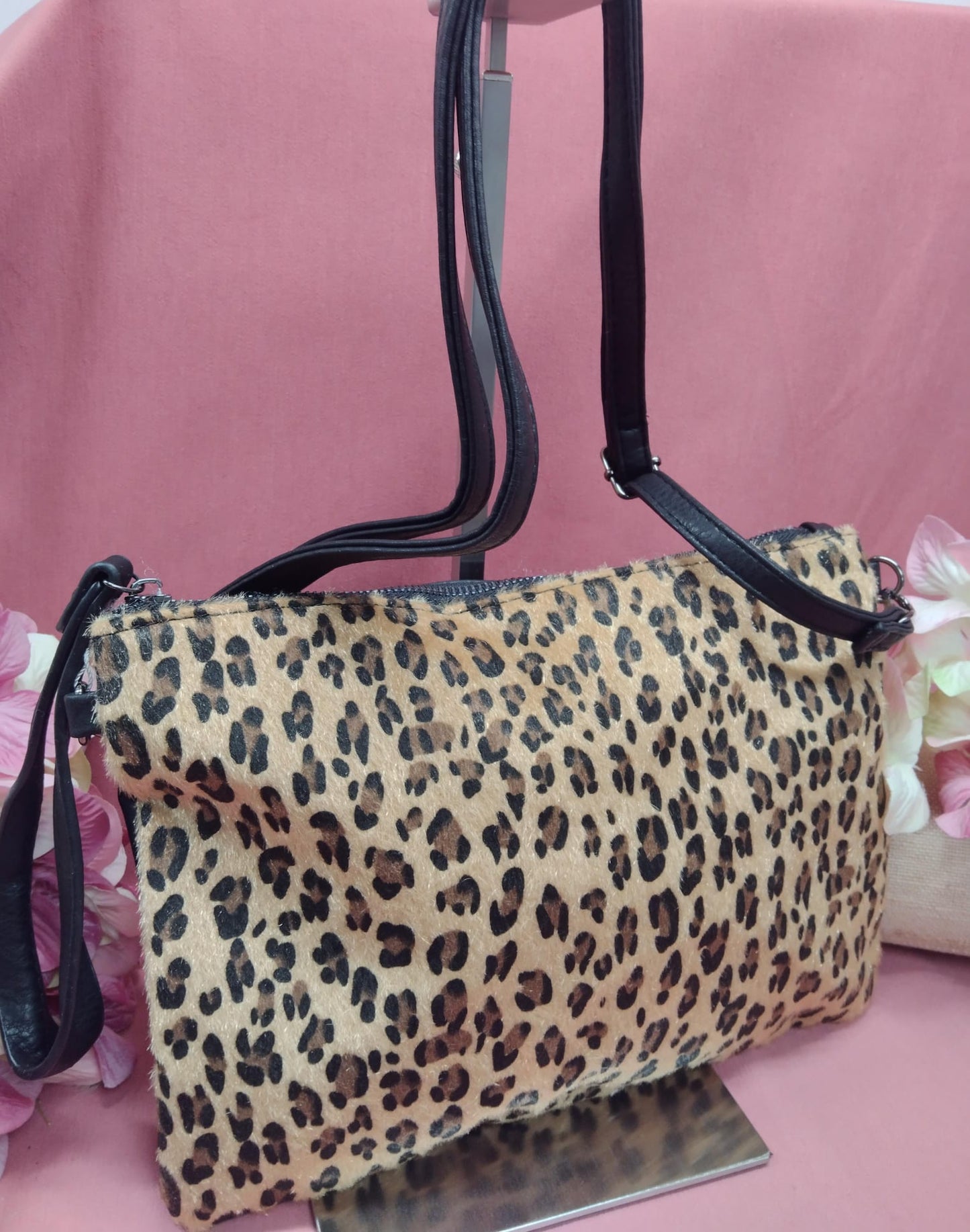 Increíble bolso en auténtica piel con textura animal print