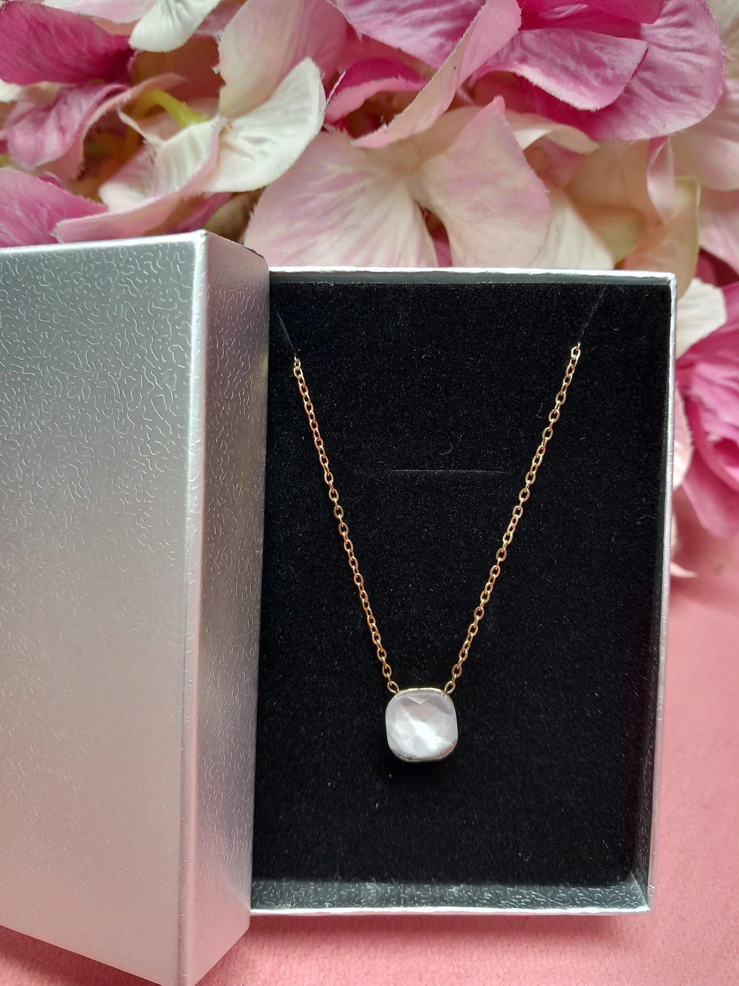 Collar con colgante de Piedra natural. 8 colores diferentes.ENVÍO GRATIS.