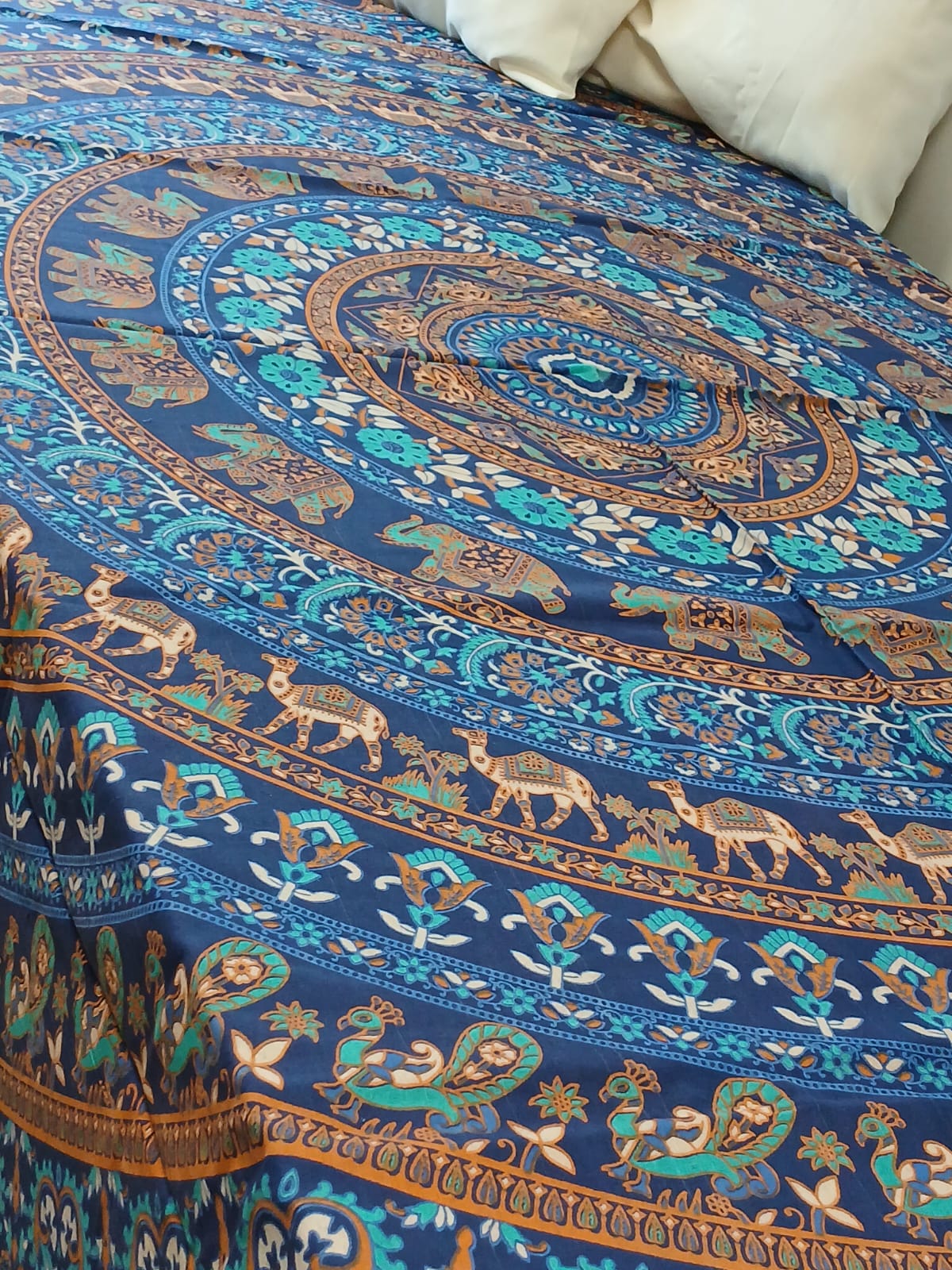 COLCHA CAMA DOBLE y 2FUNDAS COJÍN,MULTISUSOS COMO JARAPA SI LO DESEA,ENVÍO GRATIS.