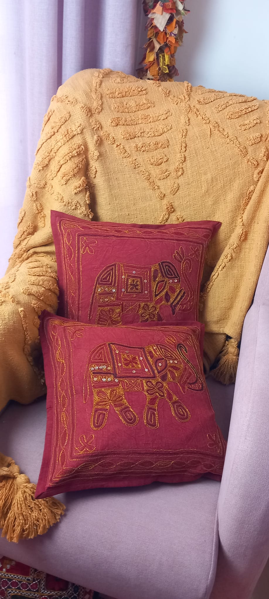 FUNDA DE COJÍN ELEFANTE VINO 40X40CM VIBRANTE Y AUTÉNTICAS ESENCIA DE INDIA ELABORADA ARTESANALMENTE,ENVÍO GRATIS SIN PEDIDO MÍNIMO.