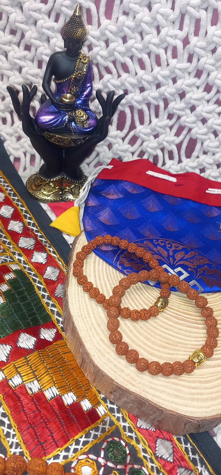 PULSERA CON BUDA Y RUDRAKSHA PIEZA ARTESANAL IRRESISTIBLE CON FUERZA ESPIRITUAL.ENVÍO GRATIS SIN PEDIDO MÍNIMO.