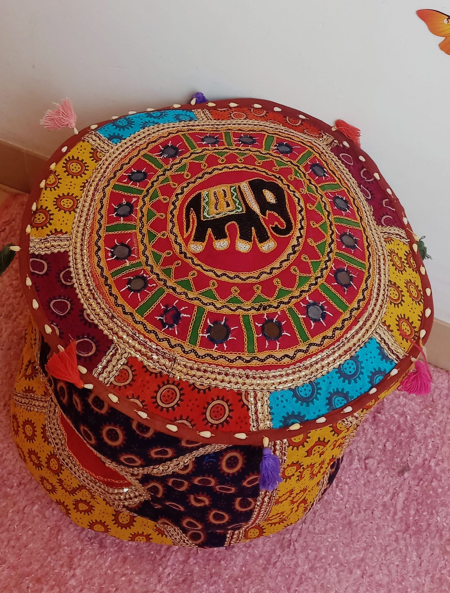 Puff con alma y mucho color en Patchwork Iro redondo 40cm aproximadamente.Envío Gratis sin pedido mínimo.