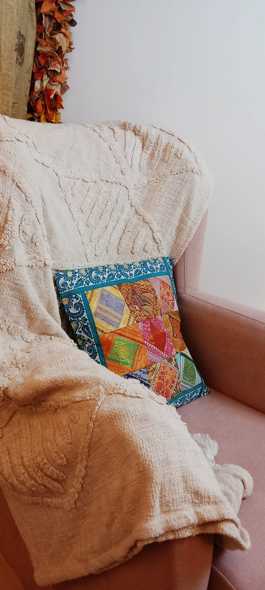 Funda de Cojín Patchwork Retales en un pieza única,perfecto para dar vida a rincones especiales.ENVÍO GRATIS SIN PEDIDO MÍNIMO.