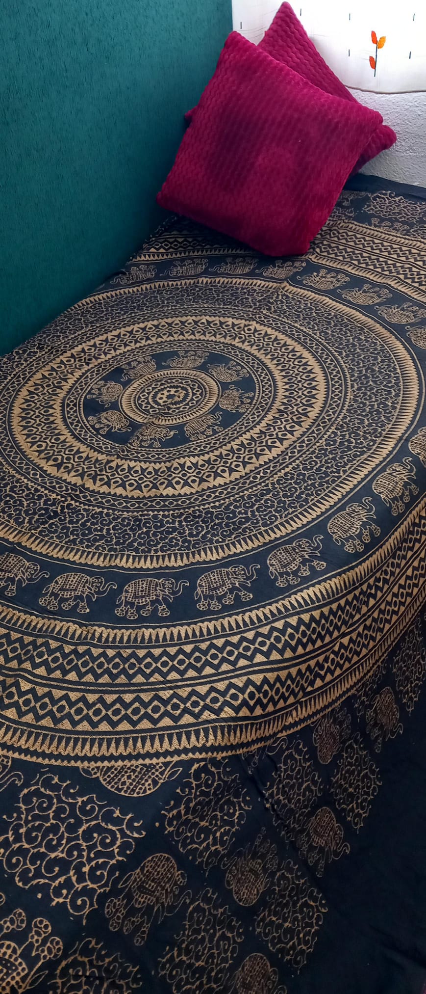CUBRECAMA ELEFANTES MANDALA JARAPA MULTIFUNCIÓN,HECHO EN INDIA CON LA TÉCNICA ARTESANAL BLOCK PRINTO.ENVÍO GRATIS SIN PEDIDO MÍNIMO.