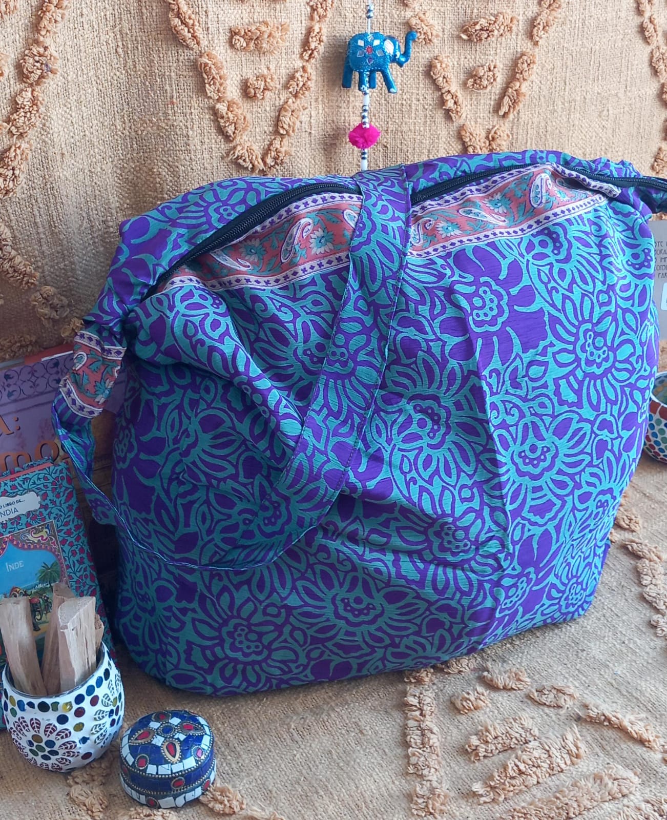 BOLSO SEDA CON CREMALLERA,AUTÉNTICA ARTESANÍA INDIA CON MÁGICOS COLORES.ENVÍO GRATIS SIN PEDIDO MÍNIMO.