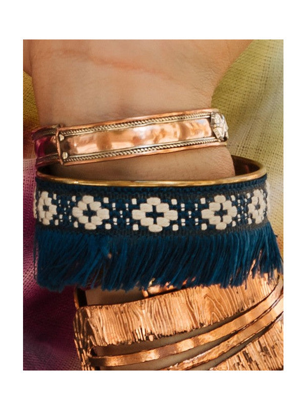 Brazalete pulsera étnico con flecos.Precio sin competencia.Envío gratis.Tendencia en moda étnica de artesanía India.