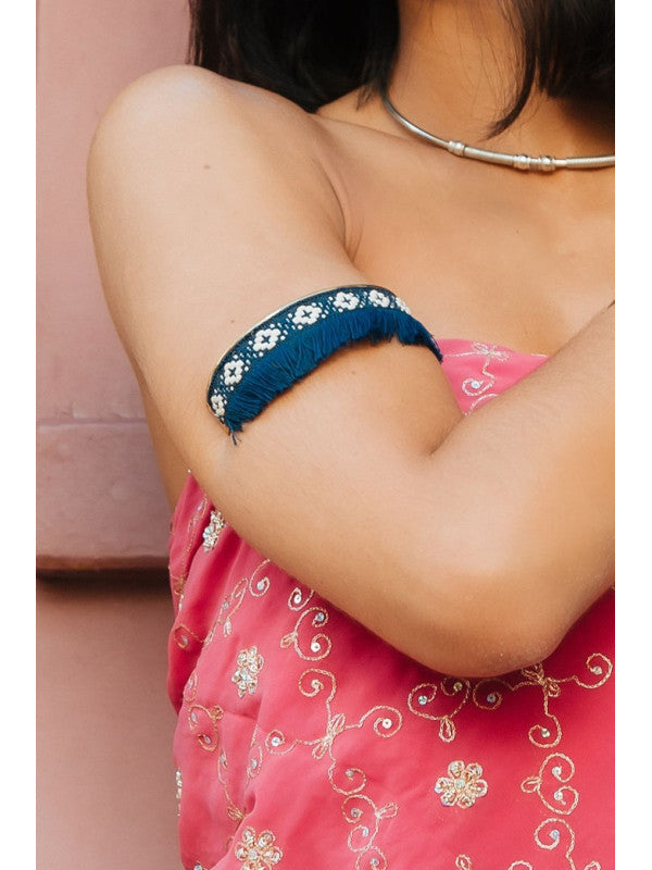 Brazalete pulsera étnico con flecos.Precio sin competencia.Envío gratis.Tendencia en moda étnica de artesanía India.