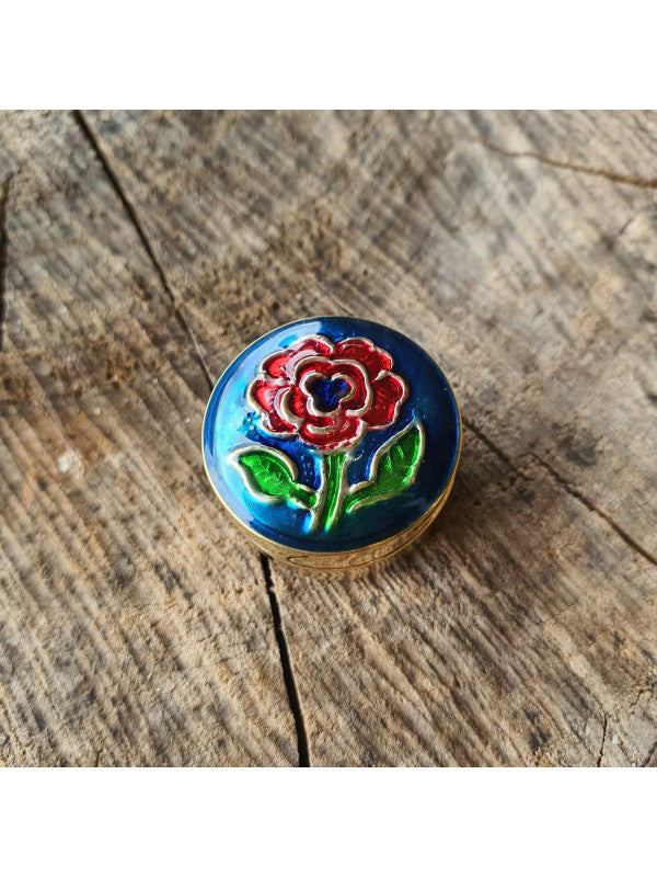 ESENCIAS DE BÁLSAMO.
Las esencias de bálsamo artesanales te hacen disfrutar de un olor que te hace sentir especial. Pequeñas esencias con diferentes olores para llevar siempre contigo elaboradas con ingredientes naturales.
Hay esencia de MUSK, NAG CHAMPA O PATCHOULÍ.
Envío Gratis.
¡¡ÚLTIMAS UNIDADES EN STOCK!!