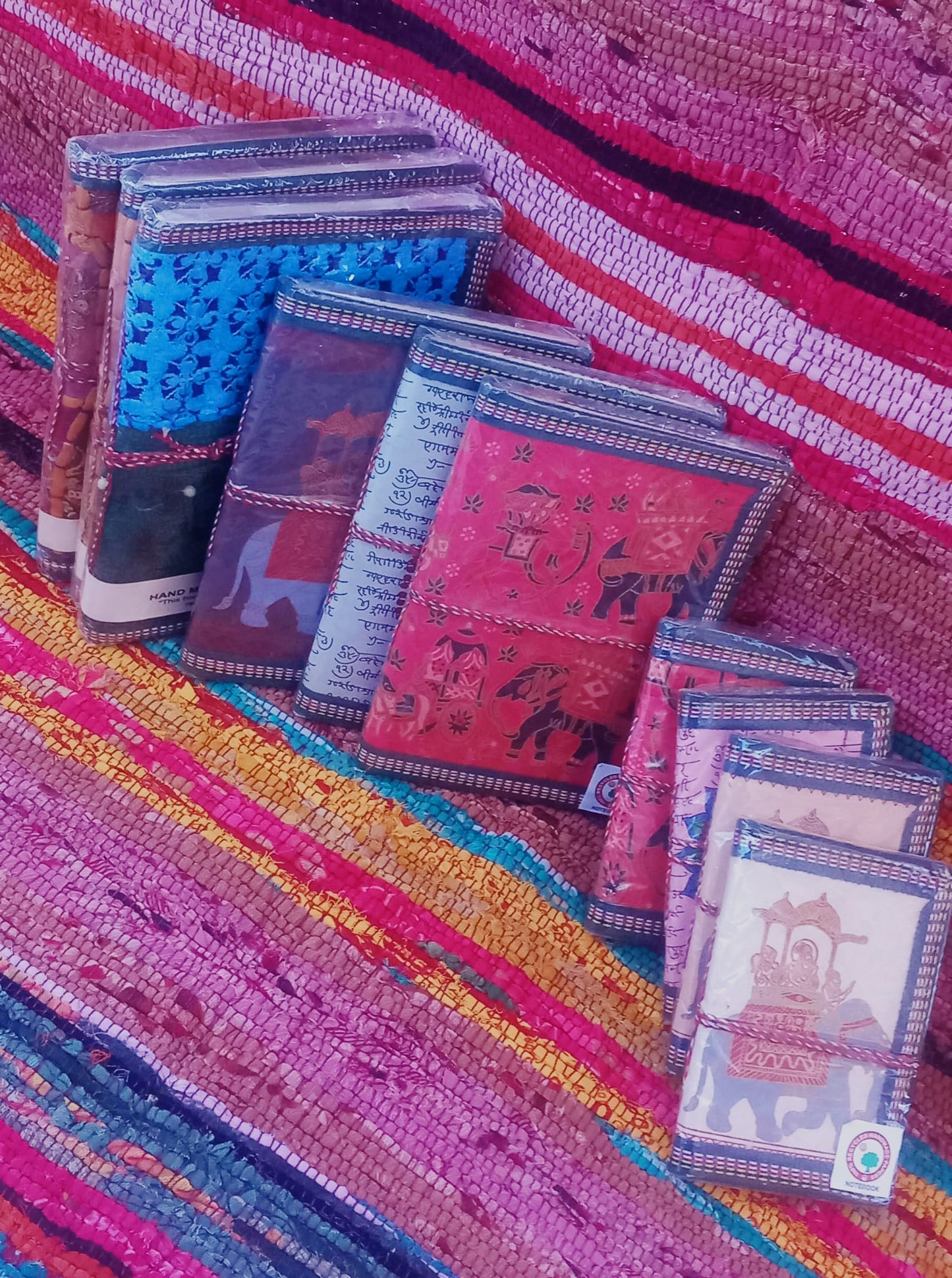 CUADERNO INDIA MAGIC PRINT XS. ES UNA OBRA DE ARTE QUE CELEBRA LA BELLEZA DE LO HECHO A MANO.ENVÍO GRATIS SIN PEDIDO MÍNIMO.