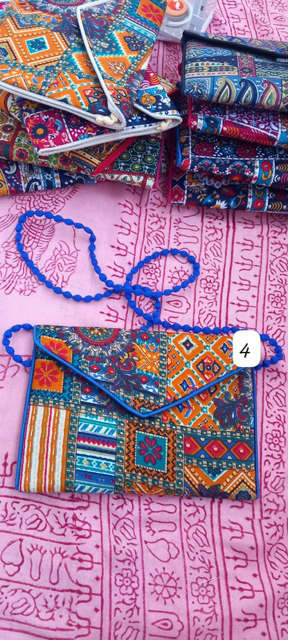 SELECCIONA TU CLUTCH "SUEÑO EN LA INDIA"FAVORITO.TODA UNA EXPRESIÓN DE ARTE Y EXCLUSIVIDAD.ENVÍO GRATIS SIN PEDIDO MÍNIMO.