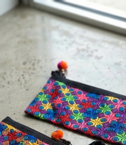 NECESERES BORDADOS ARTESANALMENTE EN TAILANDIA CON CREMALLERA.JOYA TEXTIL ÚNICA.ENVÍO GRATIS SIN PEDIDO MÍNIMO.