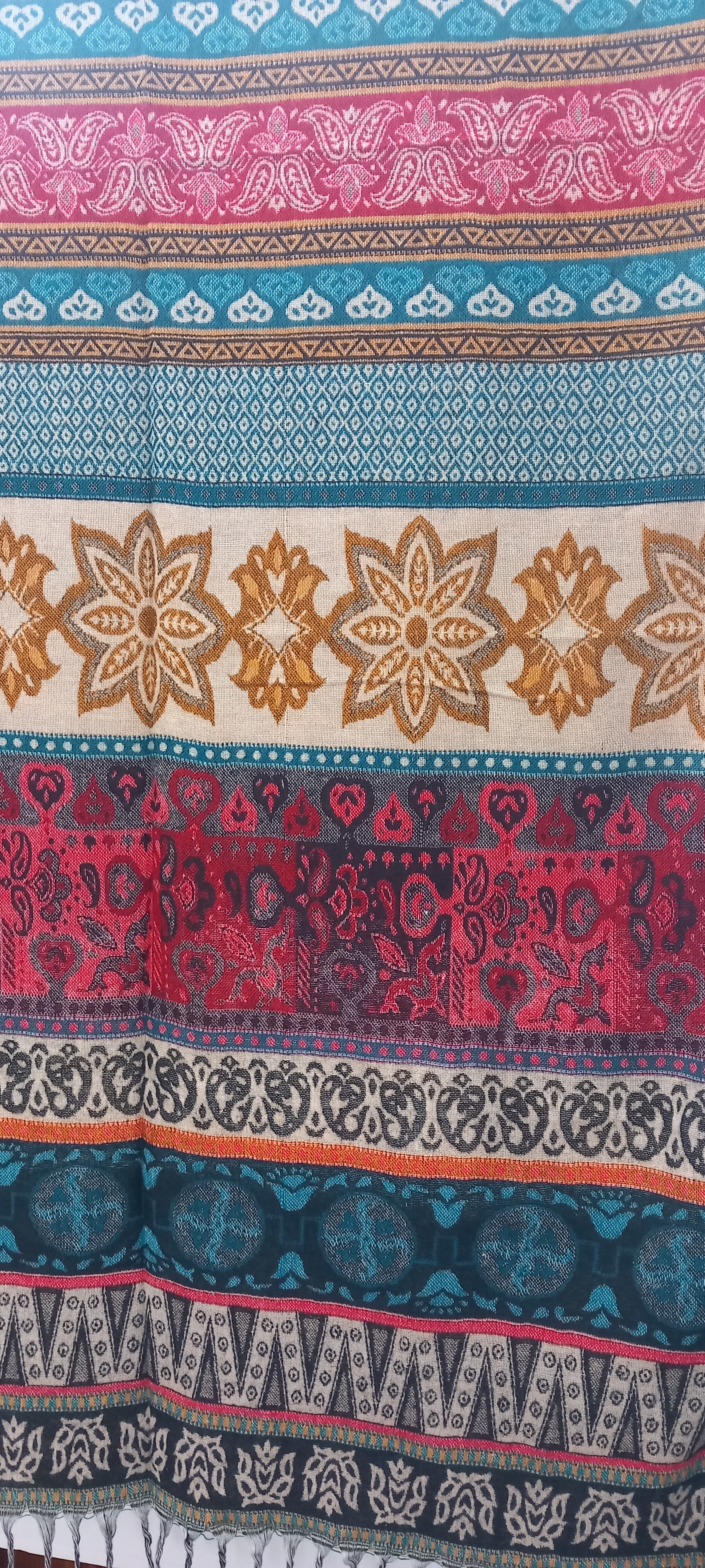 MANTA INDIA CONFECCIONADA EN LANA ACRÍLICA.ENVÍO GRATIS SIN PEDIDO MÍNIMO.