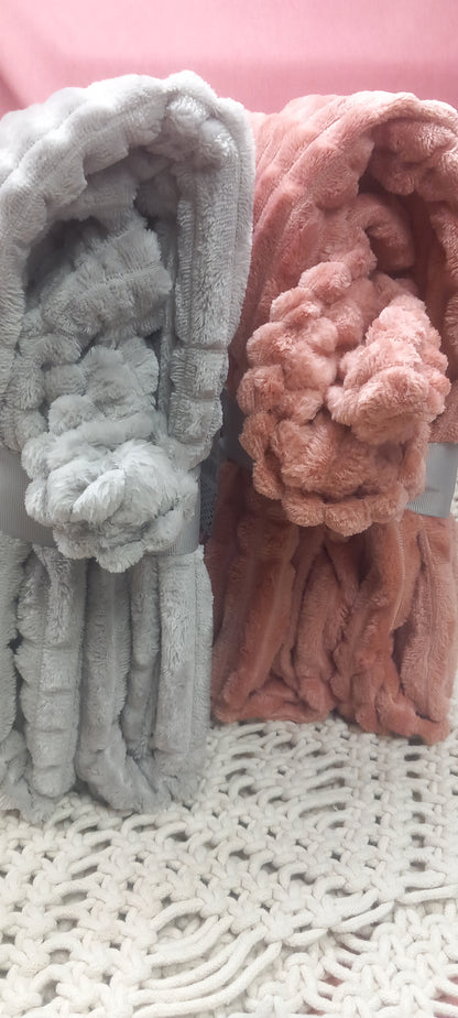 MANTA DOBLE CARA MÁGICA PORQUE SU CALIDEZ TE ENVUELVE Y NO PESA.DOS COLORES DISPONIBLES.ENVÍO GRATIS SIN PEDIDO MINIMO.