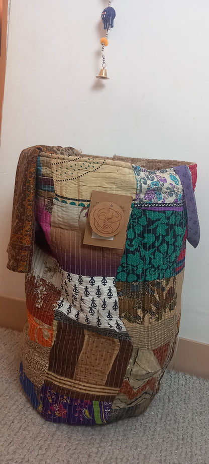 CESTO MULTIFUNCIÓN PATCHWORK ARTESANÍA INDIA COMBINADA DE YUTE Y SAREE.MODELO DIWALI.ENVÍO GRATIS SIN PEDIDO MÍNIMO.