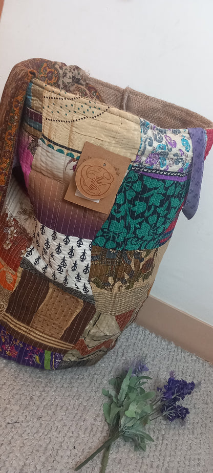 CESTO MULTIFUNCIÓN PATCHWORK ARTESANÍA INDIA COMBINADA DE YUTE Y SAREE.MODELO DIWALI.ENVÍO GRATIS SIN PEDIDO MÍNIMO.