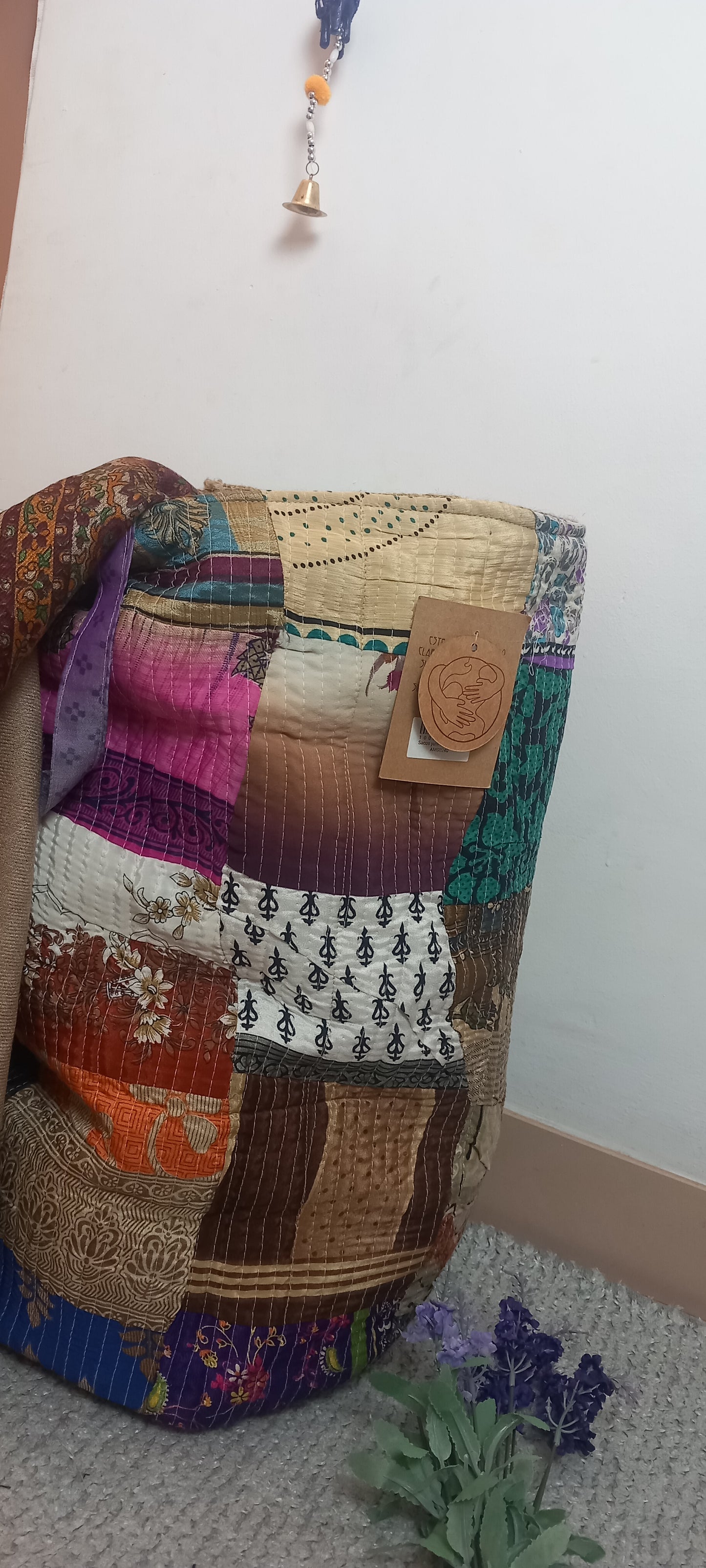 CESTO MULTIFUNCIÓN PATCHWORK ARTESANÍA INDIA COMBINADA DE YUTE Y SAREE.MODELO DIWALI.ENVÍO GRATIS SIN PEDIDO MÍNIMO.