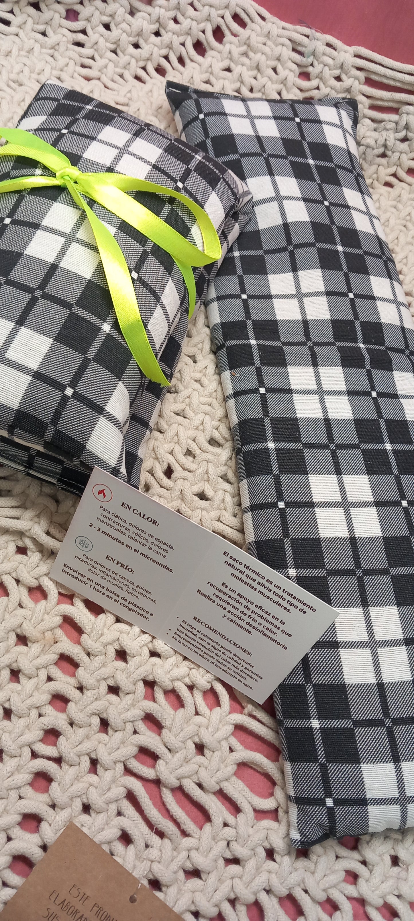 Saco terapeútico de cuadros en gris.Se aplica en frío o en calor.Envío Gratis y precio sin competencia.