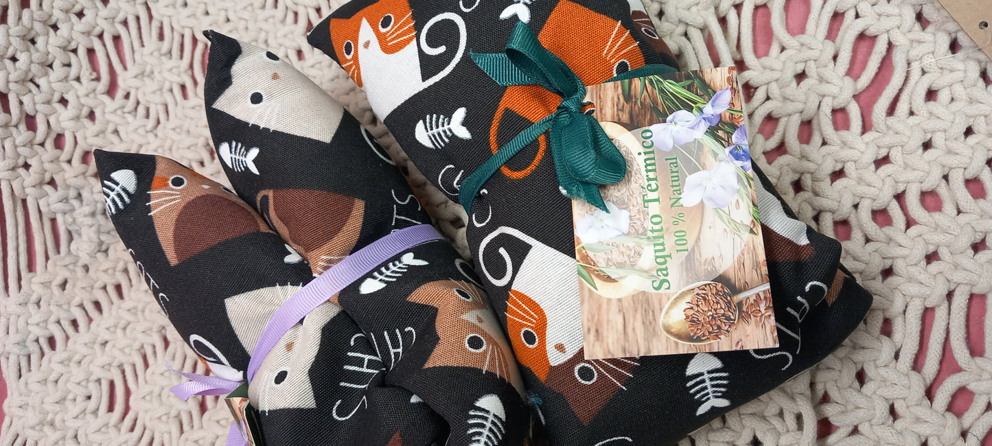 Saco de estilizados gatos en tonos marrones sobre negro.Envío gratis.