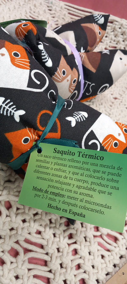 Saco de estilizados gatos en tonos marrones sobre negro.Envío gratis.