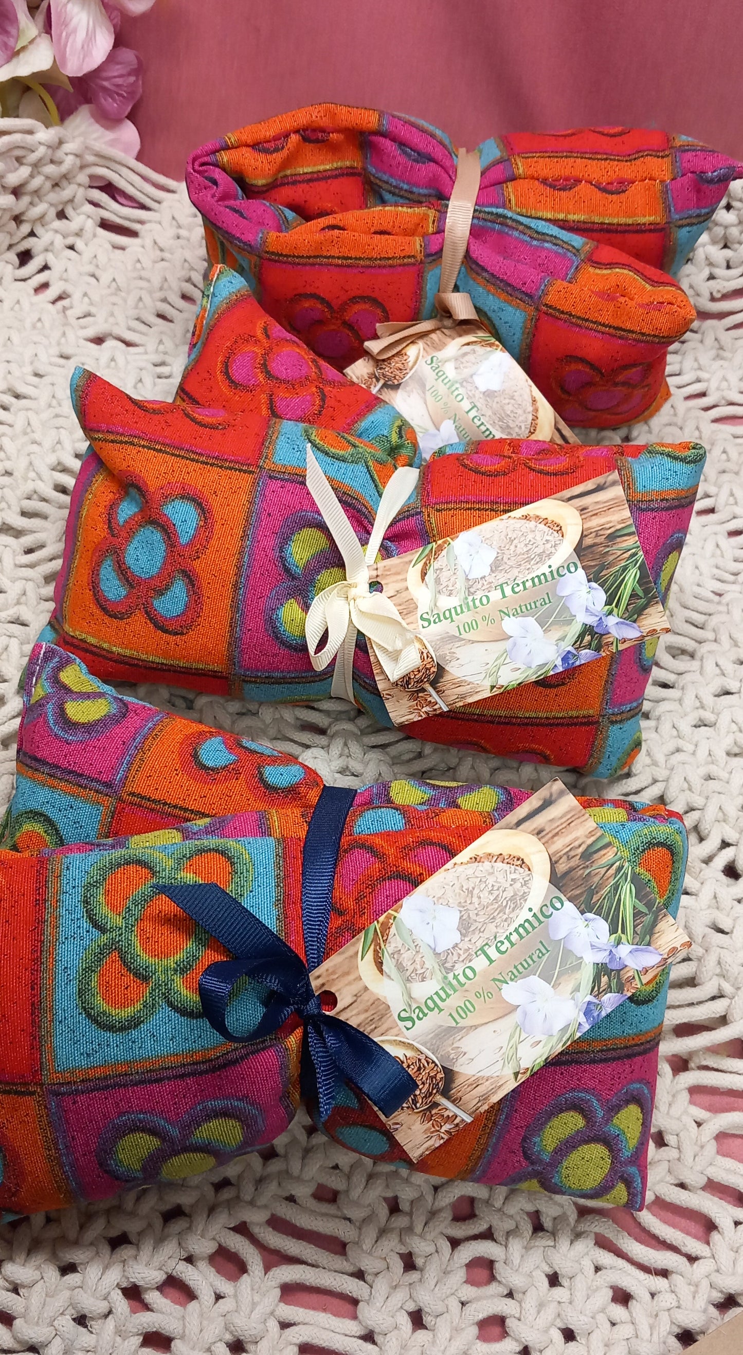 Saco cuadros de colores con flores de crochet.Envío gratis.