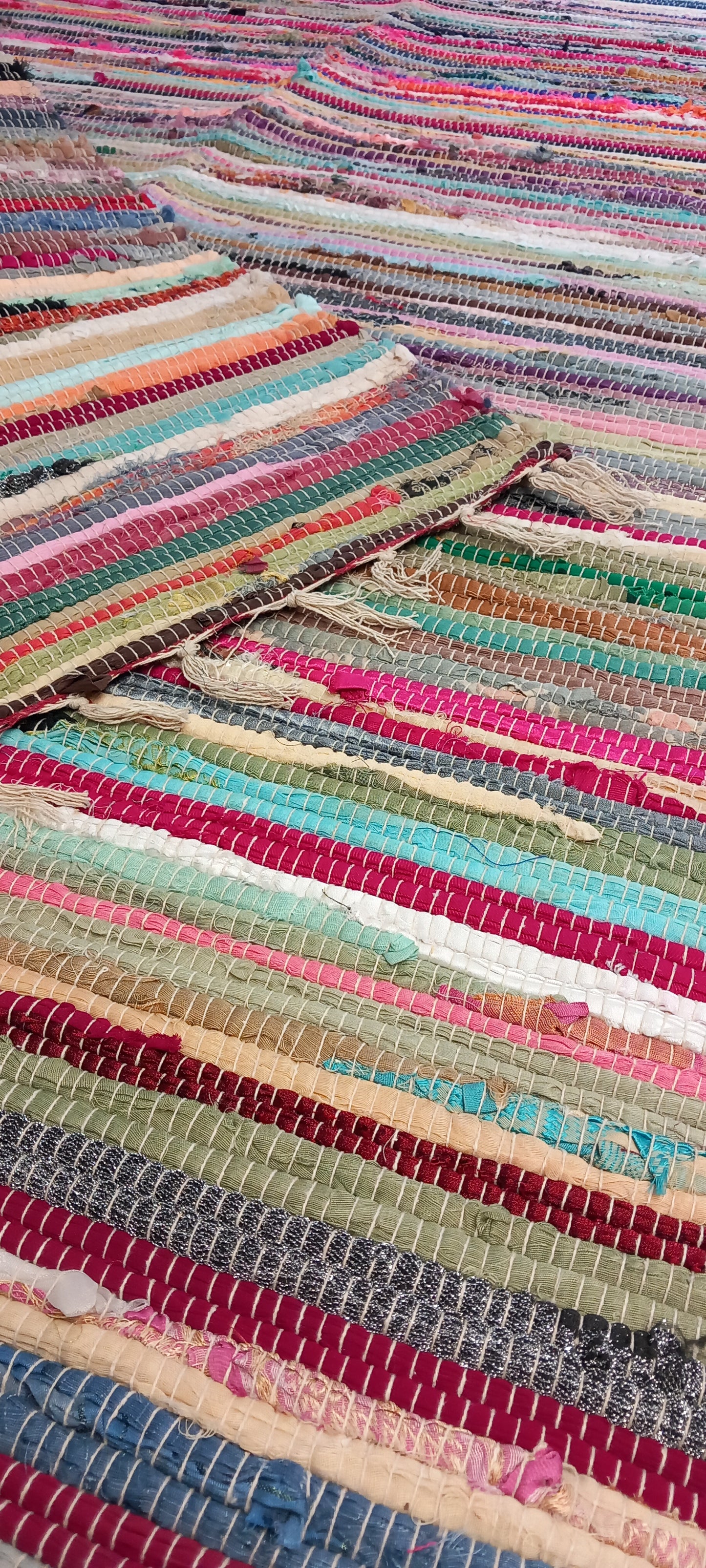 JARAPA,PLAID,ALFOMBRA,TAPIZ CUBRECAMA..MULTIUSOS Y MULTIFUNCIÓN.MULTICOLOR.MODELO ARYA.ENVÍO GRATIS SIN PEDIDO MÍNIMO.